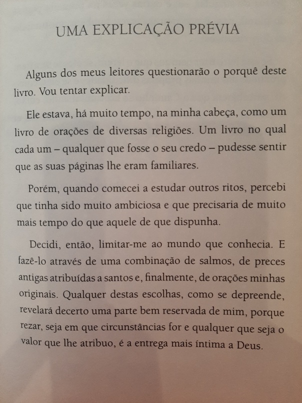 "Este livro estáva há muito tempo na cabeça da autora, é um livro de orações, salmos, preces de diversas religiões e algumas orações originais minhas. Pretendo com este livro que quem o lê perceba que o caminho se faz caminhando!" Helena Sacadura Cabral