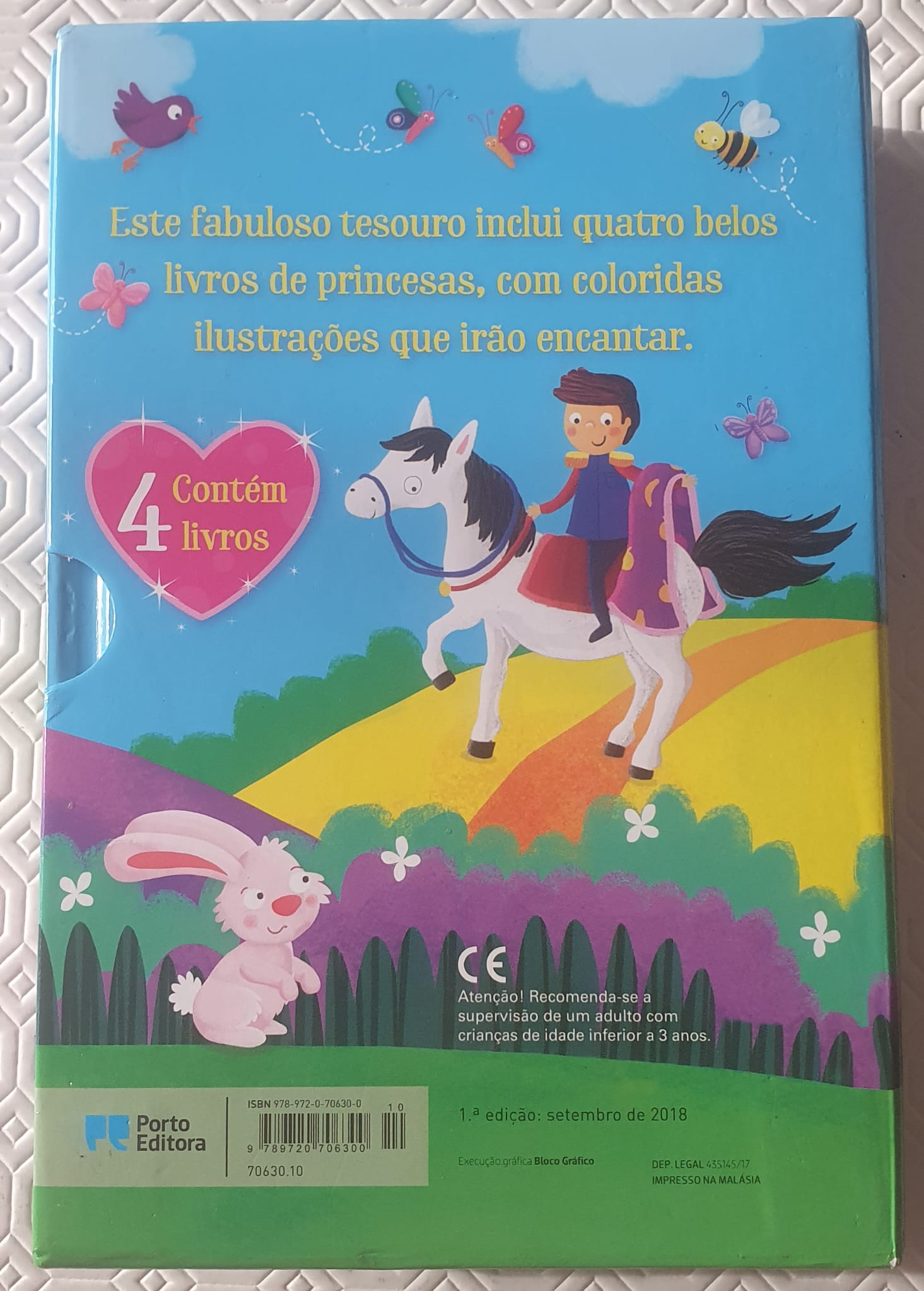 Este fabuloso tesouro inclui quatro belos livros de princesas, com coloridas ilustrações que irão encantar