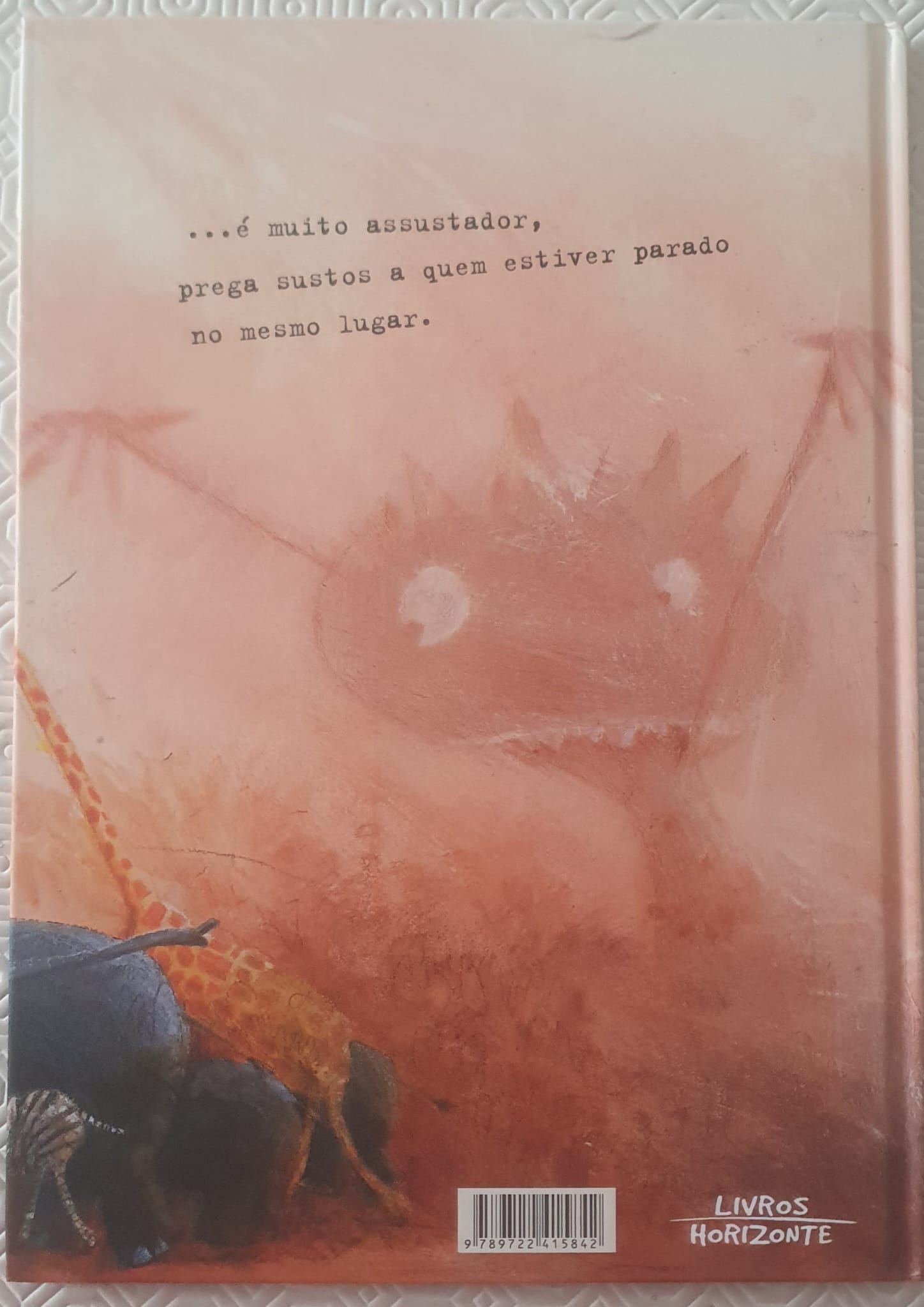 ... é muito assustador, prega sustos a quem estiver parado no mesmo lugar.