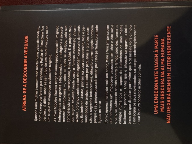SINOPSE INSERIDA NA CONTRACAPA DO LIVRO