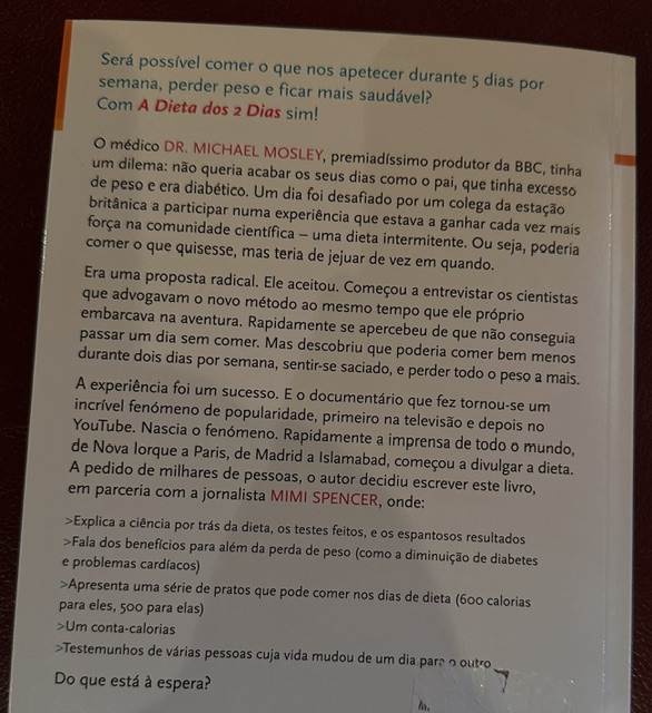 SINOPSE INSERIDA NA CONTRACAPA DO LIVRO