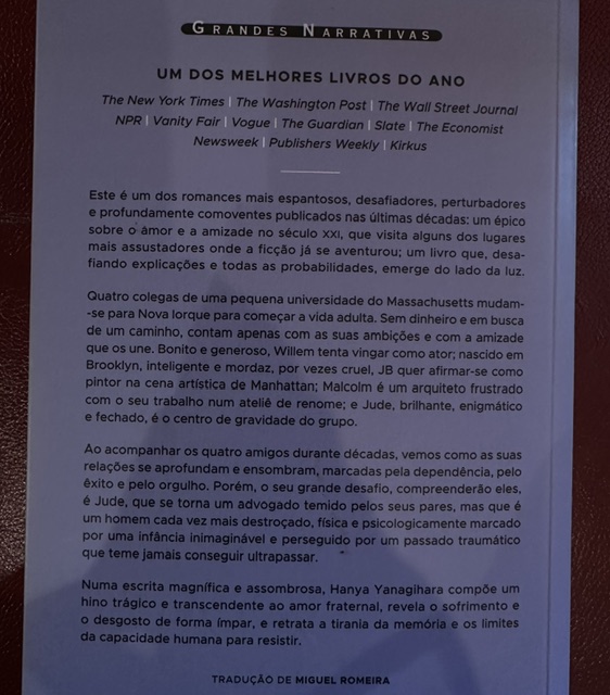 SINOPSE INSERIDA NA CONTRACAPA DO LIVRO