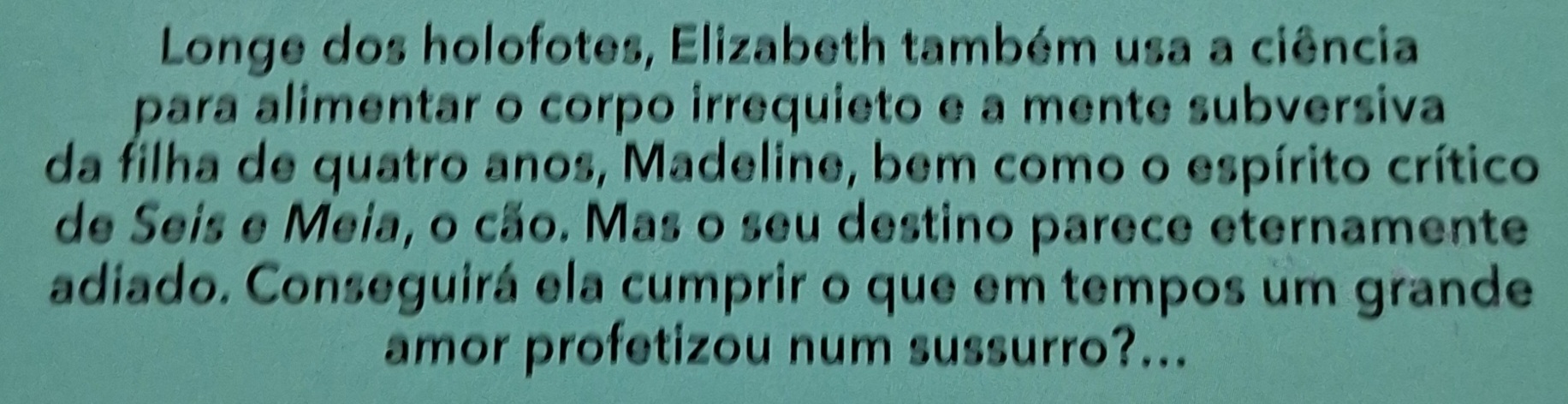 Aliás, Elizabeth Zott seria a primeira a dizet que a mulher comum não existe, Mas estamos no inicio dos anos sessentae SUD equipa de trabalho no Instituto de Pesquisa Hastings 6 exclusivamente masculina. Elizabeth pode ter sido uma das melhores alunas do curso de Quimica (foi), mas todos os colegas esperam que seja ela a ir buscar cafés ou fazer fotocópias (não será) Há, porém, uma exceção; Calvin Evans um jovem brilhante que se apaixona por ela Entre eles, a química 6 a sério Mas tal como na ciência, a vida nem sempre segue uma linha reta, Anos mais tarde, Elizabeth 6 mhe solteira e a estrela relutante do programa de culinária mais amado da América, ○ Jantar às Sois. A sua abordagem h cozinha 6 extravagante ("combine uma colher de sopa de ácido acético com uma pitada de cloreto de sódio") e revolucionária (mais do que apresentar receitas, ela está a incentivar um número crescente de mulheres a desafiar o mundo) A sua popularidade irrita muita gente. Longe dos holofotes, Elizabeth também usa a ciência para alimentar o corpo irrequieto e a mente subversiva Ja filha de quatro anos, Madeline, bem como o espírito críticc le Sejs e Meia, o cão, Mas o seu destino parece eternamente idiado, Consoguirá ela cumprir o que em tempos um grande amor profetizou num sussurro?...