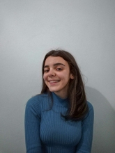 Profile picture for user Julia Moniz