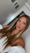 Profile picture for user _.marianamachado